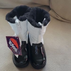 Girls Totes snow boots